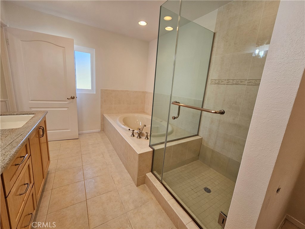 Fullerton Crest (FUCR) - Residential Lease