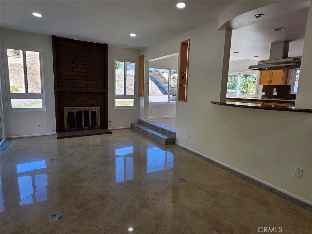 Fullerton Crest (FUCR) - Residential Lease
