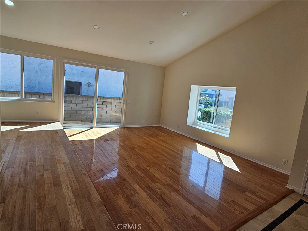 Fullerton Crest (FUCR) - Residential Lease