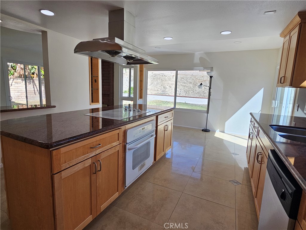 Fullerton Crest (FUCR) - Residential Lease