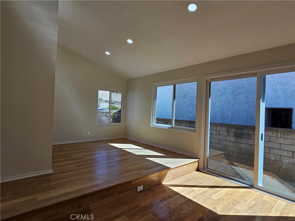 Fullerton Crest (FUCR) - Residential Lease