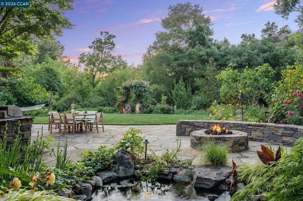 30 Greenwood Ct