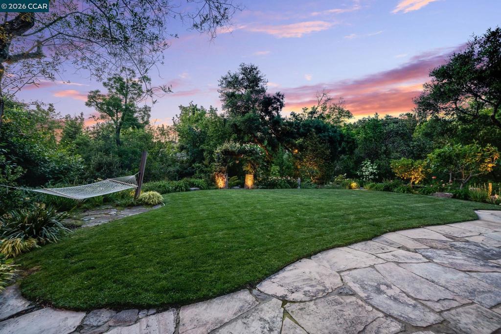 30 Greenwood Ct