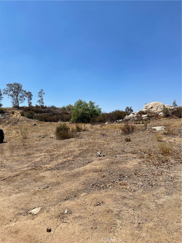 Gentle rolling 19.85 acre in area loaded with oaks & willows, has a rural country environment, area is a mix of custom/manufactured homes, lots of privacy amid country living at its finest. Close to Diamond Valley Lake & Golf Course, Temecula Valley Vineyards & Wineries, Pechanga Casino, Soboba Casino.