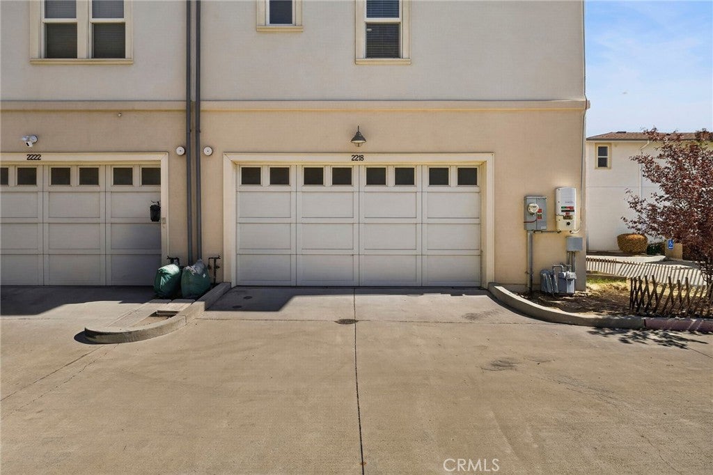 2218 Hutchinson