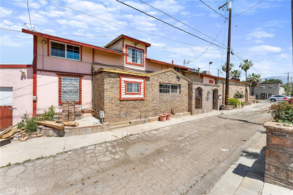 251 W 6th Street