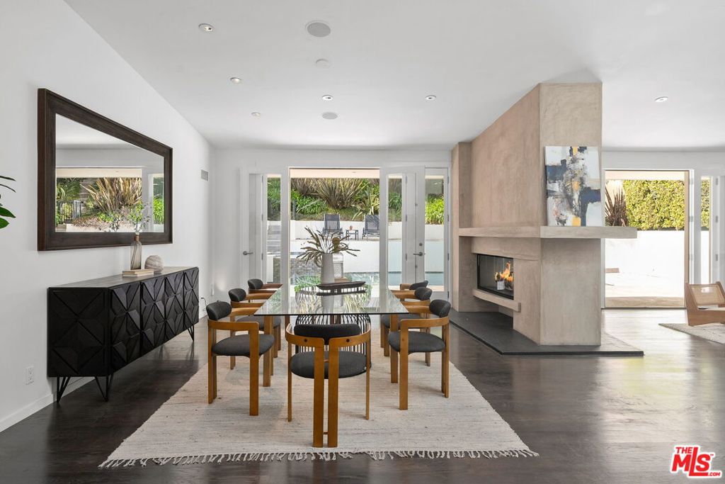 1563 N Doheny Drive