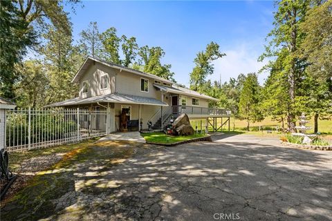 Photo of 36556 Mudge Ranch Road, Coarsegold, CA 93614 (MLS # FR26088004)