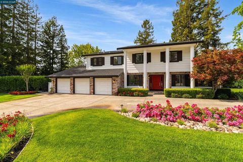 Photo of 2319 Tree Creek Pl PL, Danville, CA 94506 (MLS # 41134583)