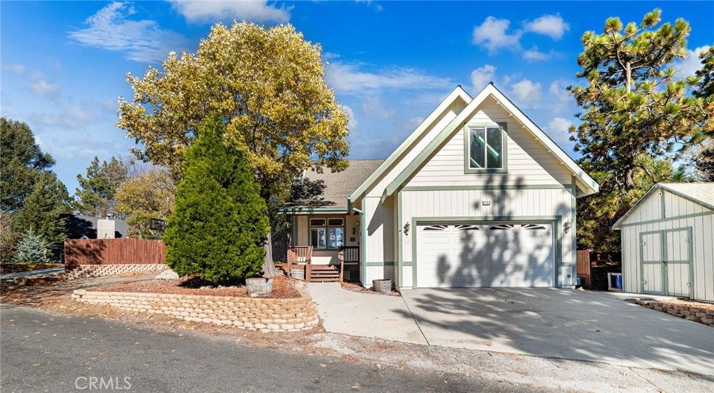 Photo of 1158 Klondike Dr, Lake Arrowhead, CA 92352 (MLS # PW25265406)