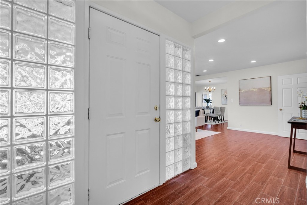 2912 W Hellman
