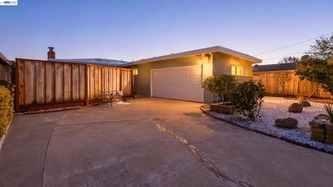 Photo of 28458 Etta Ave Ave, Hayward, CA 94544 (MLS # 41127669)