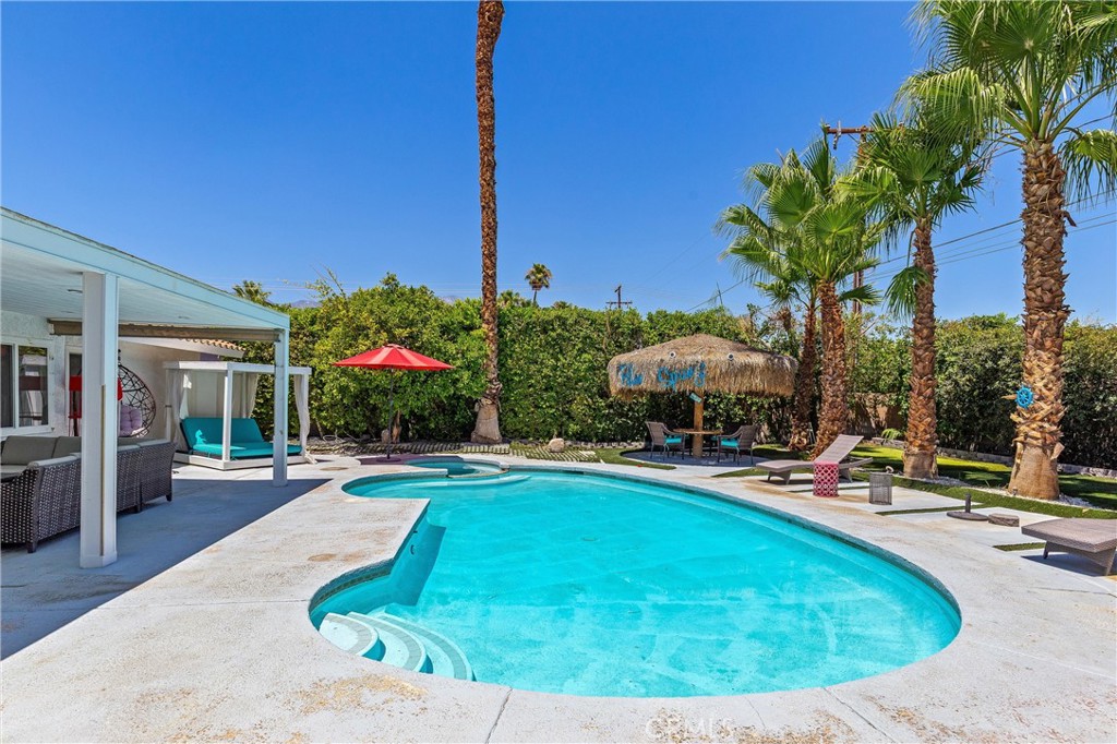 Upper Outpost (33553) - Residential