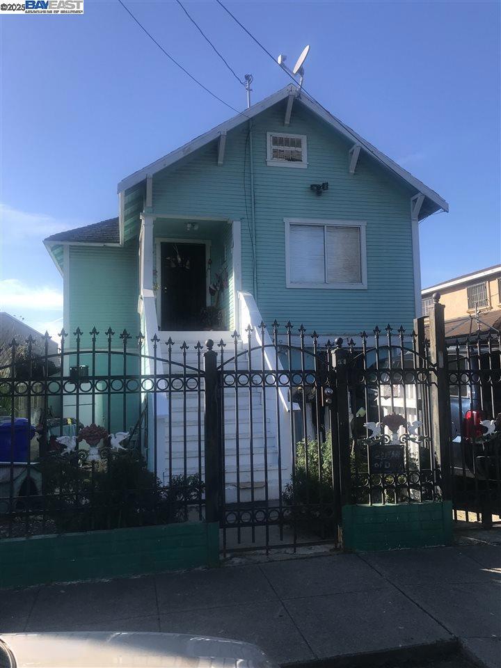 Great Opportunity to own this beautiful and spacious property located near bart station and freeways. Very desirable neighborhood since its close to public transportation, downtown richmond and close to san francisco. Live in one and rent the other one or rent out both. Also perfect for big families, two families, Be creative! Two bed one bath units ! One upstairs and one downstairs. Large side yard for RV access or two park multiple cars. Large storage/ extra storage in the back yard. Five blocks away from gas stations, 3 min drive to Kaiser, you can take the Ferry to San Francisco, schools and groceries within min of walking distance. Close to 580 highway and 5 min from Miller Knox Park. Close to gym and boxing. Lot is 353 square meters.