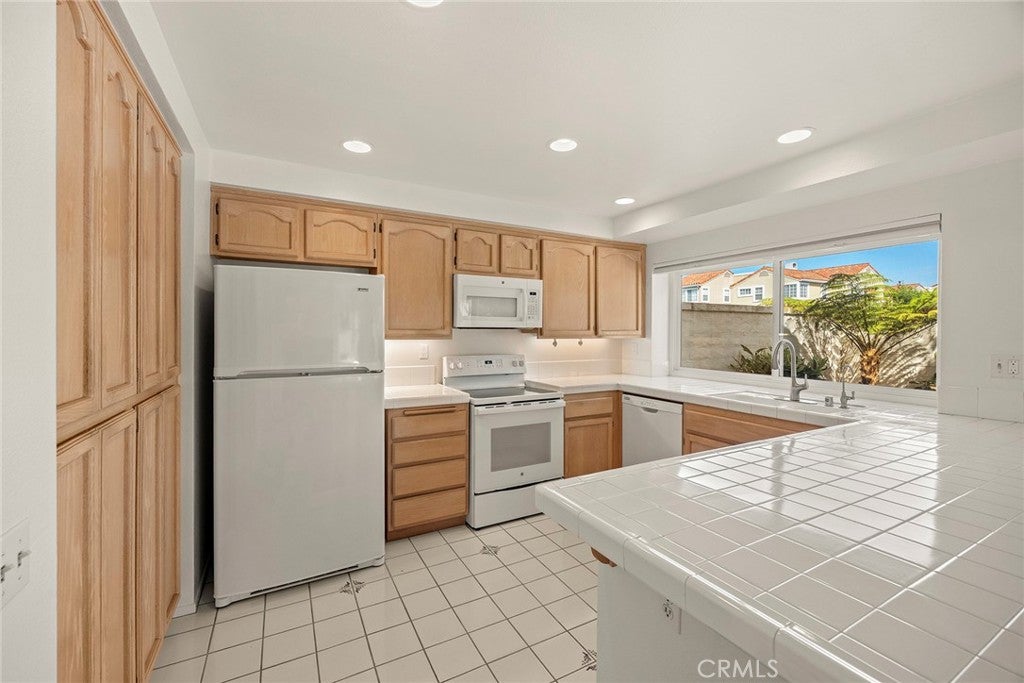 2559 Avenita Alpera, Tustin CA 92782 - Photo 13