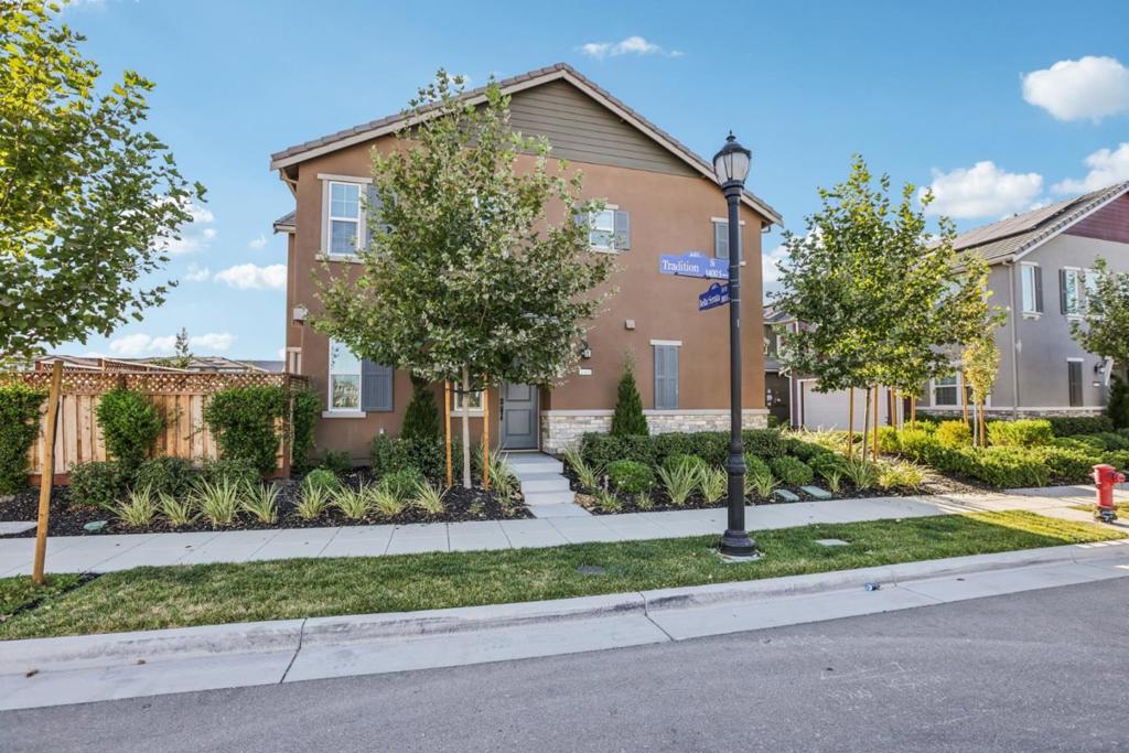 1403 S Tradition Street