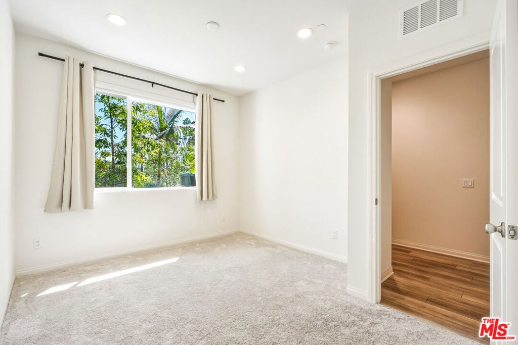 1095 N Harbor Blvd
