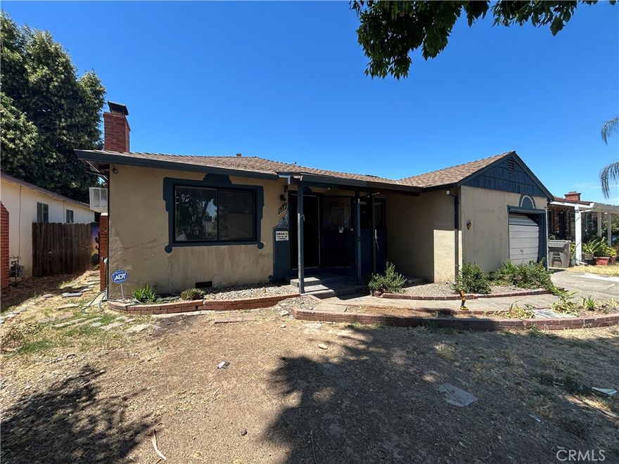 Attention DIY Enthusiasts And Investors! This Charming 3 Bedroom, 1 Bathroom Fixer-Upper Is A Blank Canvas Just Waiting For Your Creative Touch. With A Little TLC, This Home Has The Potential To Become A Dream Haven. Take Advantage Of This Amazing Opportunity To Add Value And Personalize This Property To Your Liking. Features Include A 1-Car Attached Garage And A Pool!