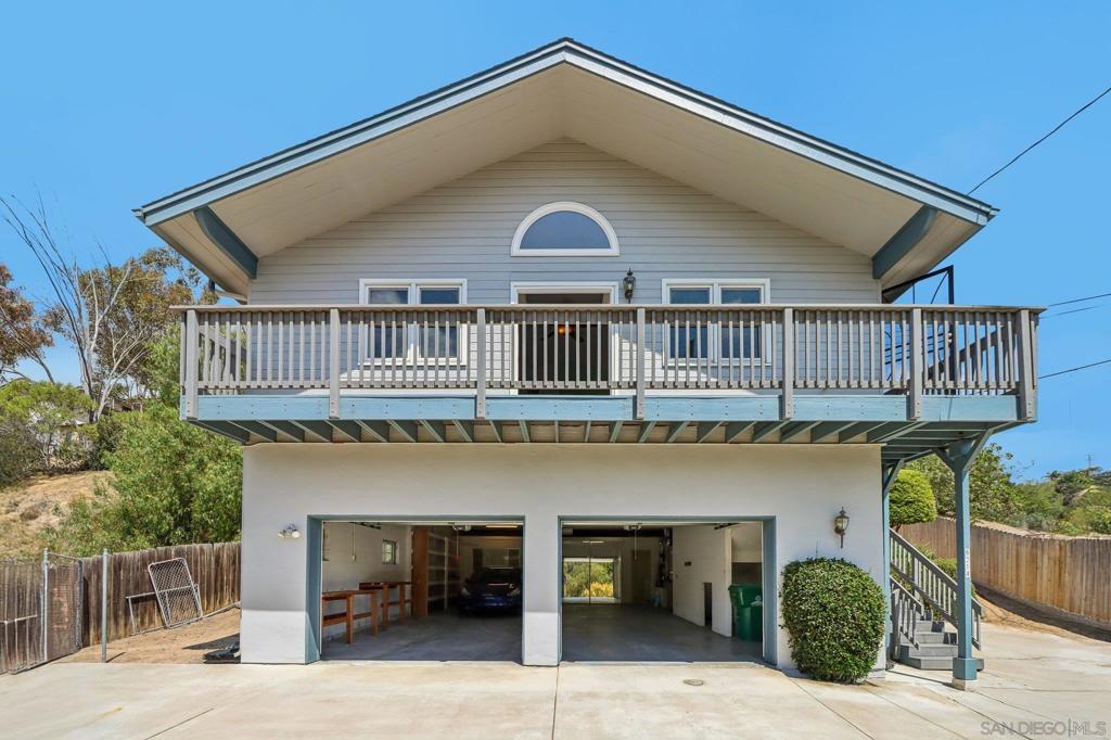 6214 Radio DR