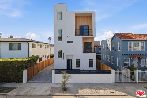 Photo of 2837 S Redondo Boulevard #1/2, Los Angeles, CA 90016 (MLS # 26668163)