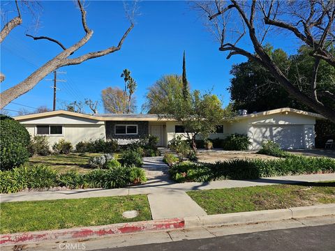 Photo of 5352 Bayer, Woodland Hills, CA 91367 (MLS # SR26012631)