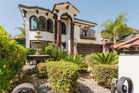 Photo of 3057 N Naomi Street, Burbank, CA 91504 (MLS # SR26210028)