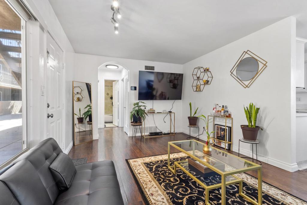 5510 Adelaide Avenue 1