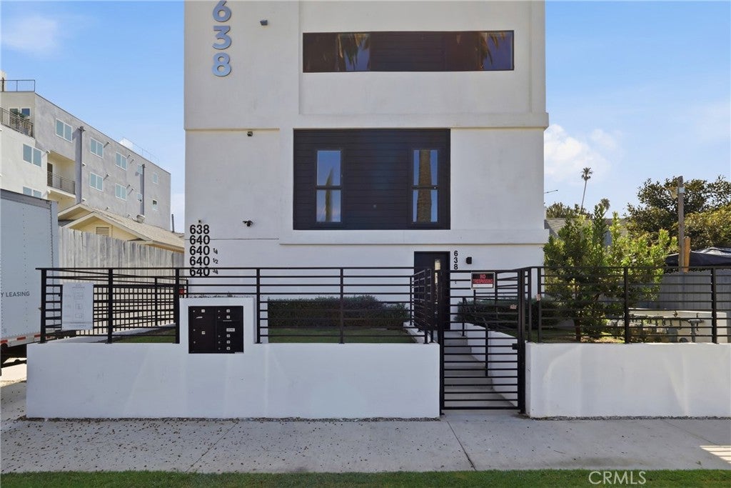 638 N Ardmore Avenue