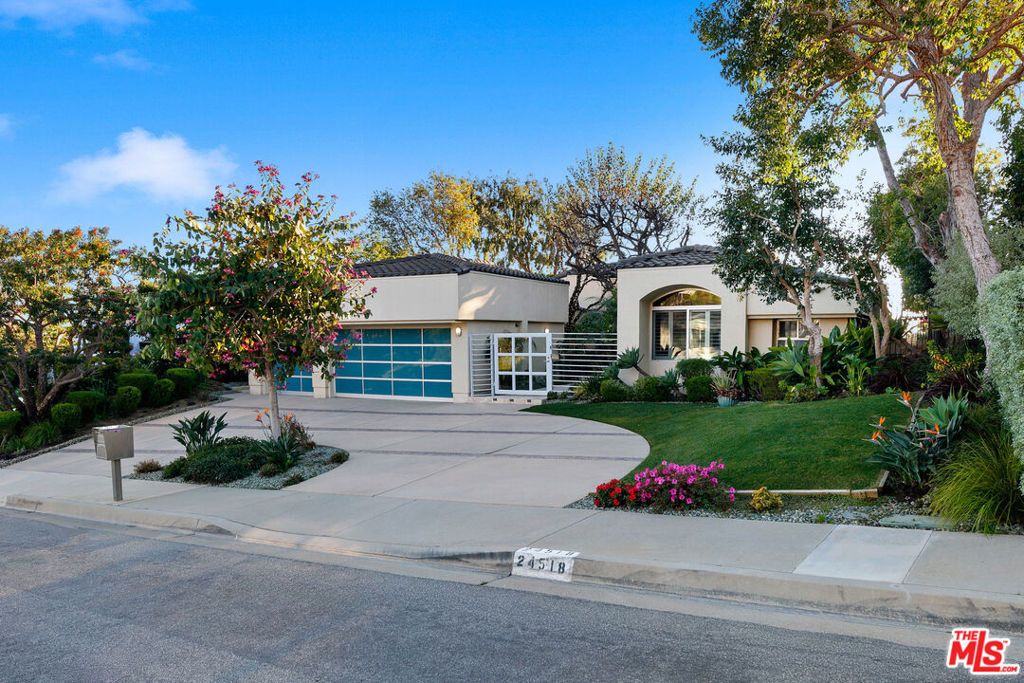 Photo of 24518 Vantage Point Terrace, Malibu, CA 90265 (MLS # 26641071)