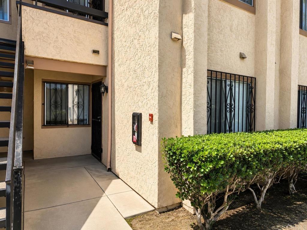 855 W San Ysidro Blvd 3