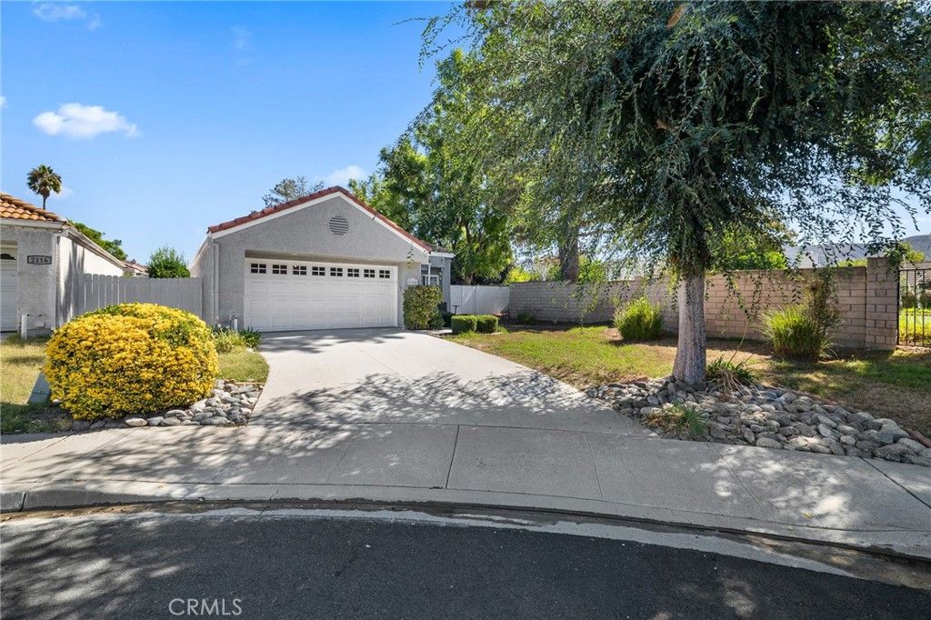 Photo of 2104 Snowberry Court, Simi Valley, CA 93063 (MLS # SR25233407)