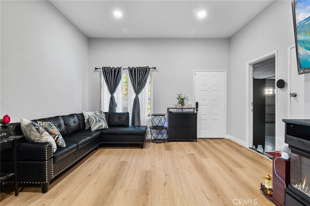 Photo of 2104 Snowberry Court, Simi Valley, CA 93063 (MLS # SR25233407)