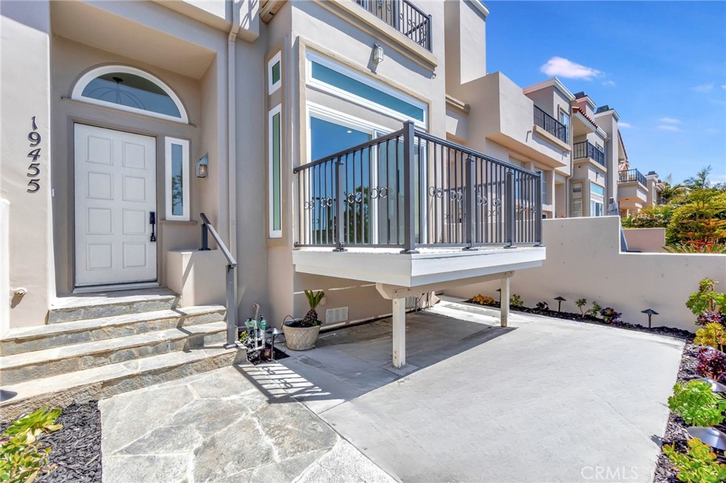 19455 Riverdale Lane