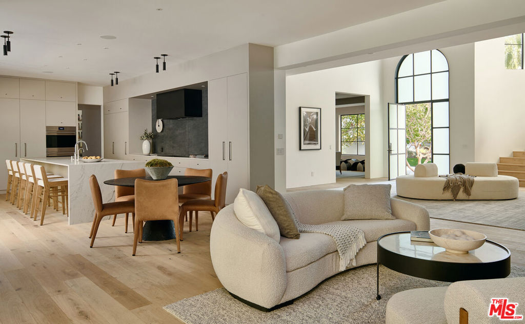 Properties 4 3858 Hayvenhurst Drive