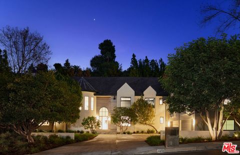 3858 Hayvenhurst Drive Encino CA 91436