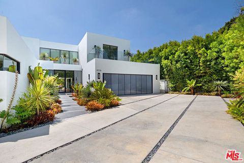 Photo of 9570 Sunset Boulevard, Beverly Hills, CA 90210 (MLS # 26638297)