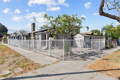 Photo of 1500 W 59th Place, Los Angeles, CA 90047 (MLS # SR26076823)