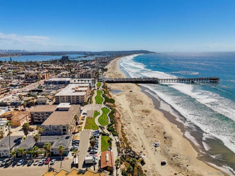 Photo of 4667 Ocean Blvd BLVD #105, San Diego, CA 92109 (MLS # 260025521SD)