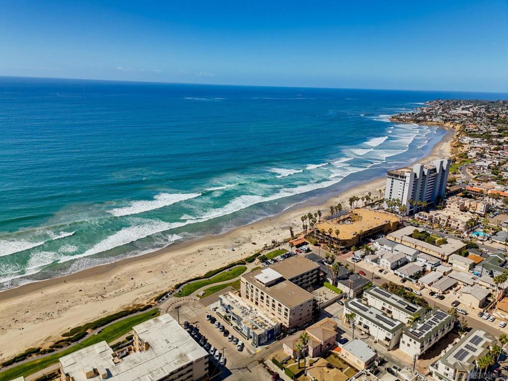 4667 Ocean Blvd 105