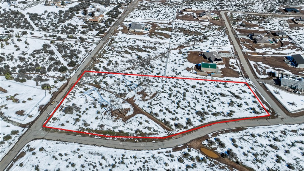 ***Sought after & Well Established Neighborhood w/Underground Utilities, including NATURAL GAS and PAVED STREETS***Custom Homes all around**Snowline School District**Land loans & Construction Loans are available depending on clients financials**COME BUILD YOUR DREAM HOME!!