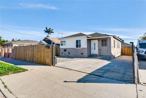 Photo of 1520 E Sandison Street, Wilmington, CA 90744 (MLS # SB26047067)
