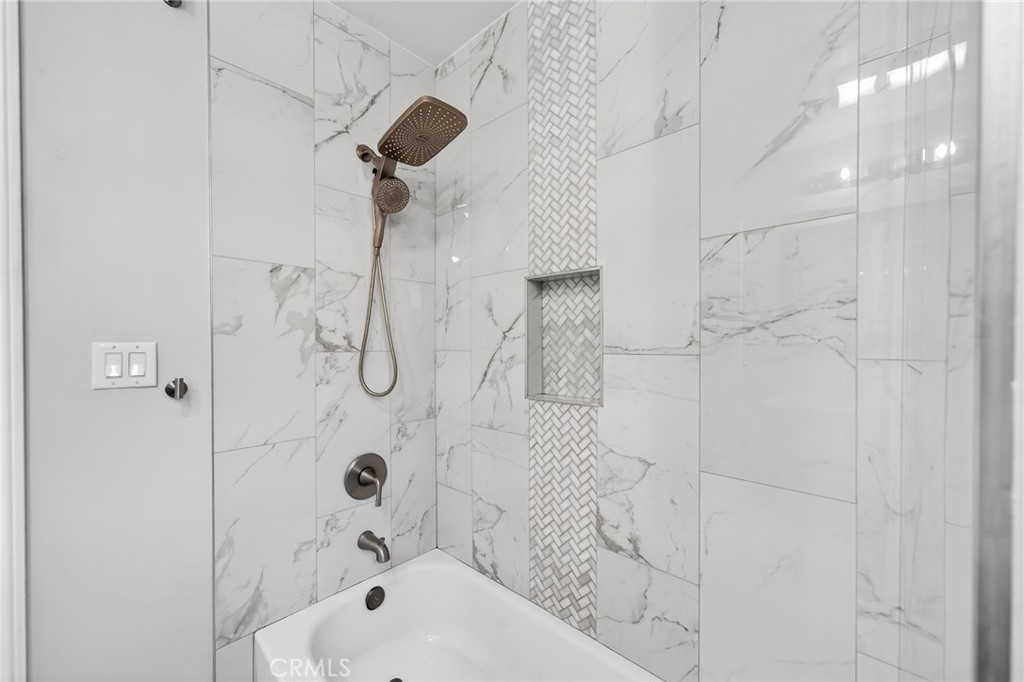 1520 E Sandison Street