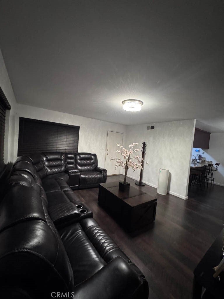527 W 93rd