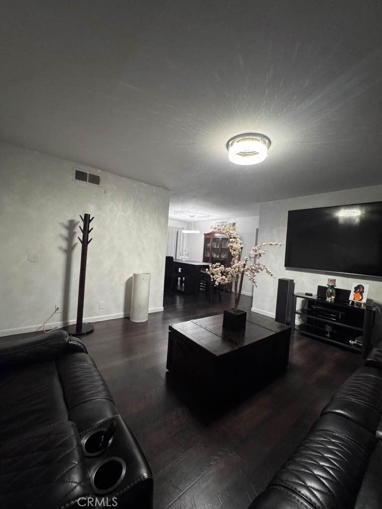 527 W 93rd