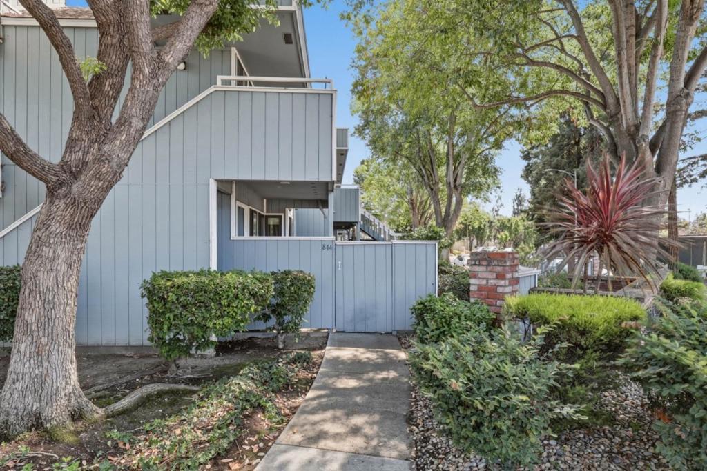 844 La Barbera Drive