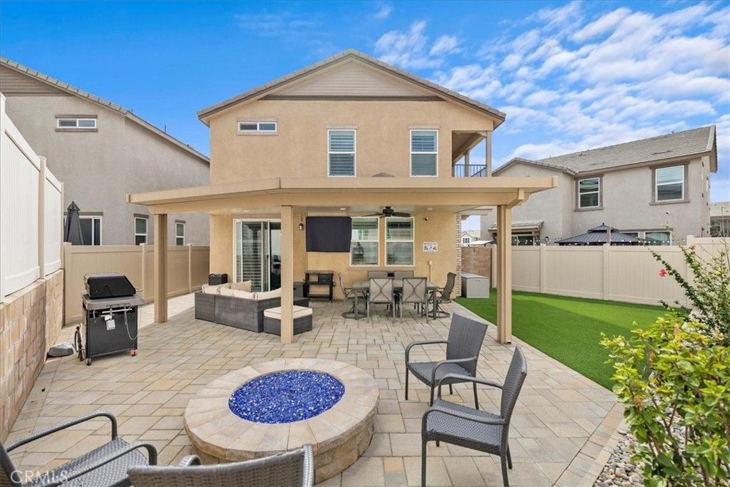 Photo of 1647 Purple Heart Pl, Upland, CA 91784 (MLS # CV26031708)