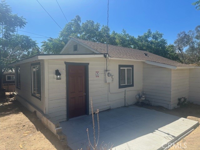 TURNKEY!!!!!Two Bedroom 1 bath 2 Car garage on half an acre new roof new kitchen Cabinets new appliance new mini split new laminate flooring and carpet new paint inside and out close to school and parks This is a must see!