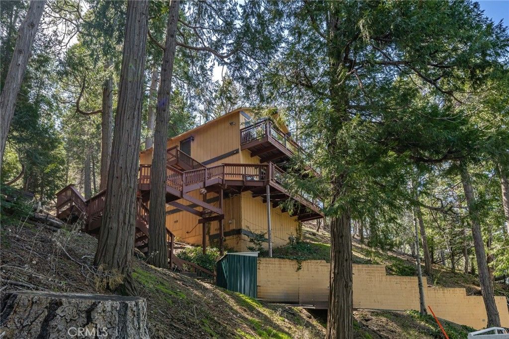 Photo of 24333 Horst Drive, Crestline, CA 92325 (MLS # CV25239461)