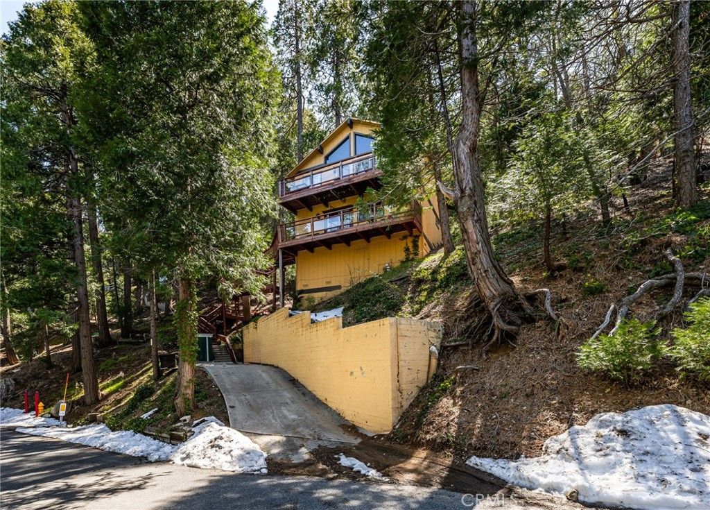 Photo of 24333 Horst Drive, Crestline, CA 92325 (MLS # CV25239461)