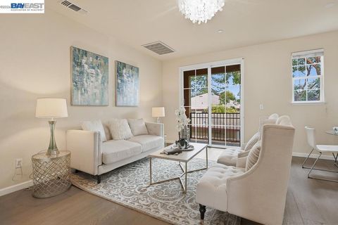 Photo of 3937 3937 Forest Cir Cir, Castro Valley, CA 94546 (MLS # 41126216)